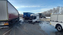 Трассу в Самарской области заблокировали грузовики после ДТП