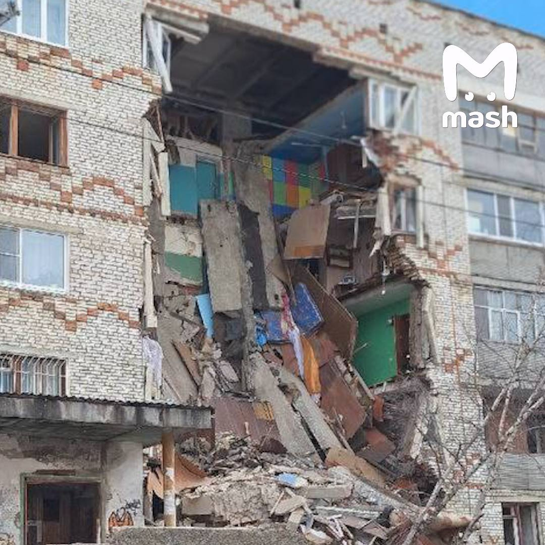 В Республике Коми обрушился подъезд пятиэтажного дома — момент ЧП попал на видео