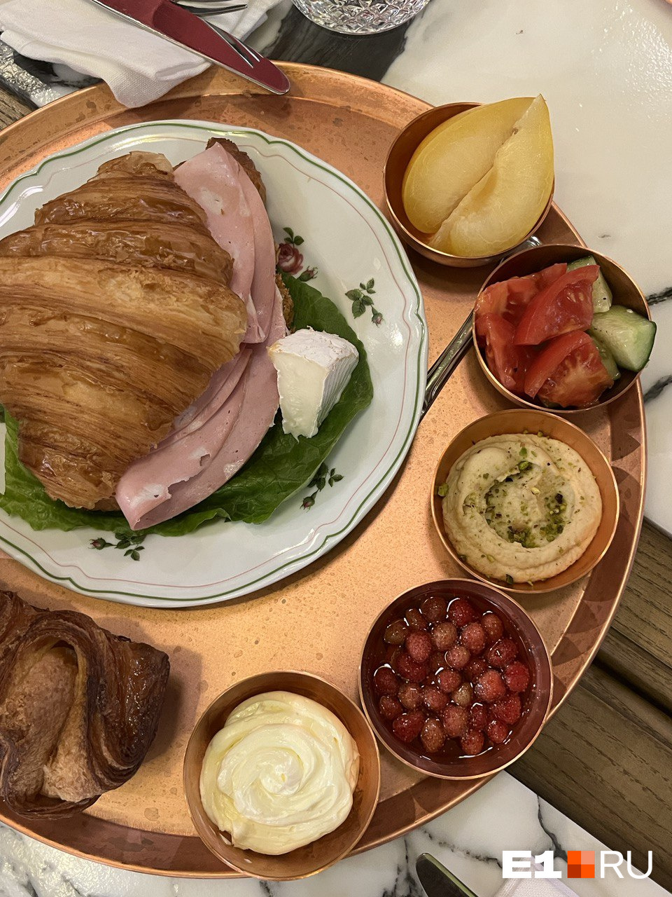 А такой круассан с дополнениями можно заказать в Grand Buffet Ekaterinburg в ТЦ «Европа» А такой круассан с дополнениями можно заказать в Grand Buffet Ekaterinburg в ТЦ «Европа»