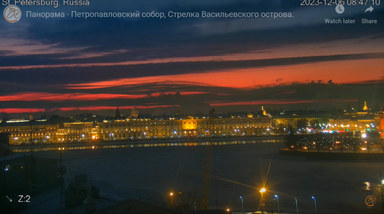 Полосатый рассвет над Петербургом. Любуйтесь суперкадрами