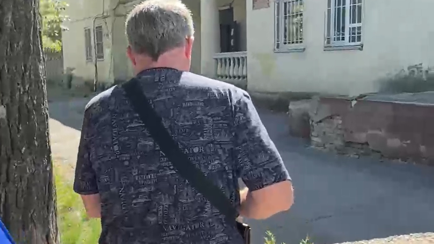 Под Волгоградом строитель, оставивший людей без жилья, избегает общаться с потерпевшими