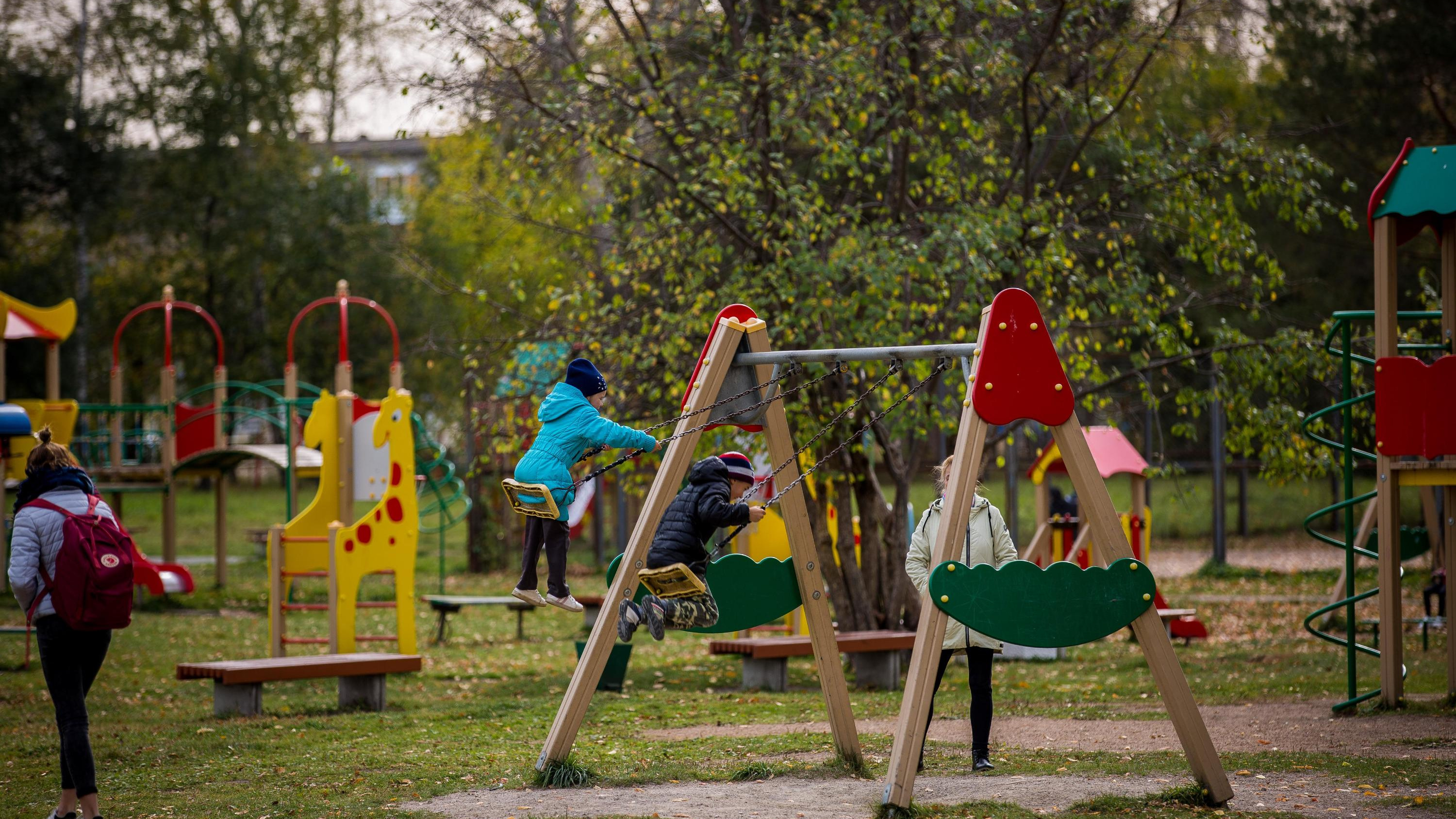Дошкольники кончились: в Новосибирске закрывают детские сады — их здания отдают школам, но мест всё равно не хватает