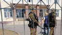 «Пришел, надев маску». Главное о нападении подростка на школу в Ростовской области. На хуторе нет полиции