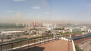 Отсутствие осадков и высокие температуры: в мэрии Новосибирска объяснили появление пылевой завесы