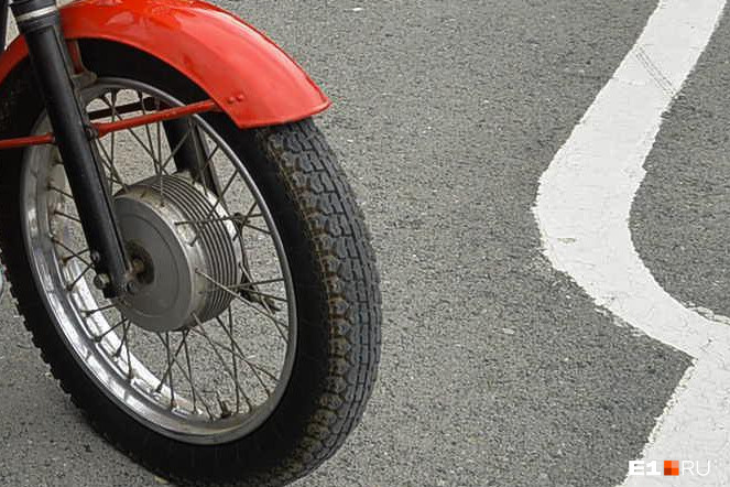 Мотоциклист сбил пешехода в Забайкалье. Пострадали три человека