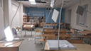 Следователи нагрянули в школу на Пятой Просеке. Там во время урока в классе рухнул потолок (фото)