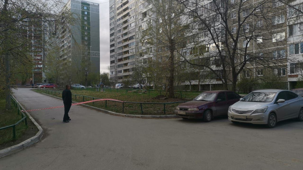 Силовики оцепили двор на Новой Сортировке. Там нашли гранату