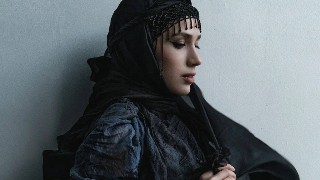 «Что-то мусульманское, но с элементом фешен»: Загитова показала костюмы для своего ледового шоу в Казани