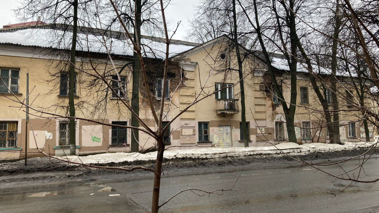 Вместо него возведут новостройку: власти рассказали о расселении проблемного дома в центре Ярославля
