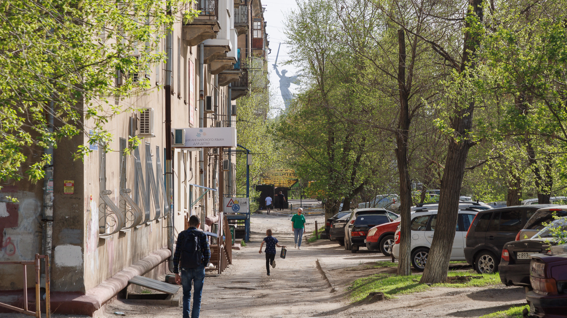 Дом с башней и Ленин во дворе: как в Волгограде живет старая часть Краснооктябрьского района