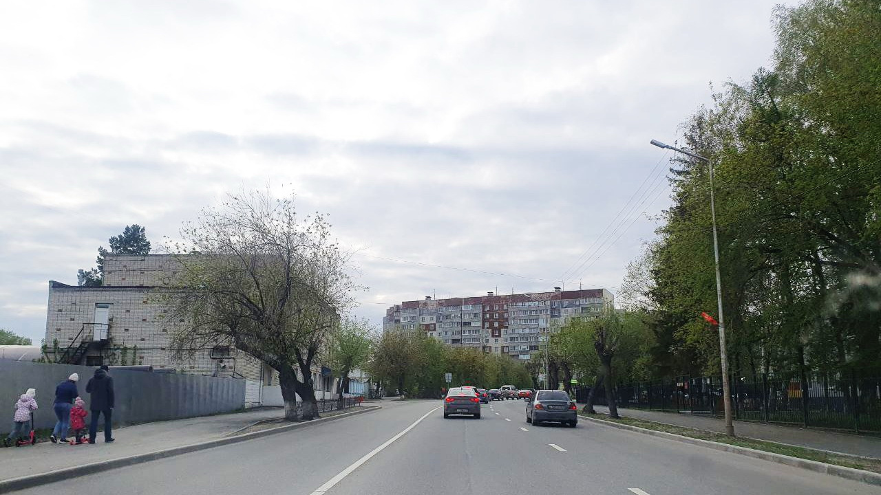 Было две полосы, а стала одна и... пробки: в Кургане поменяли схему движения транспорта на улице Свердлова