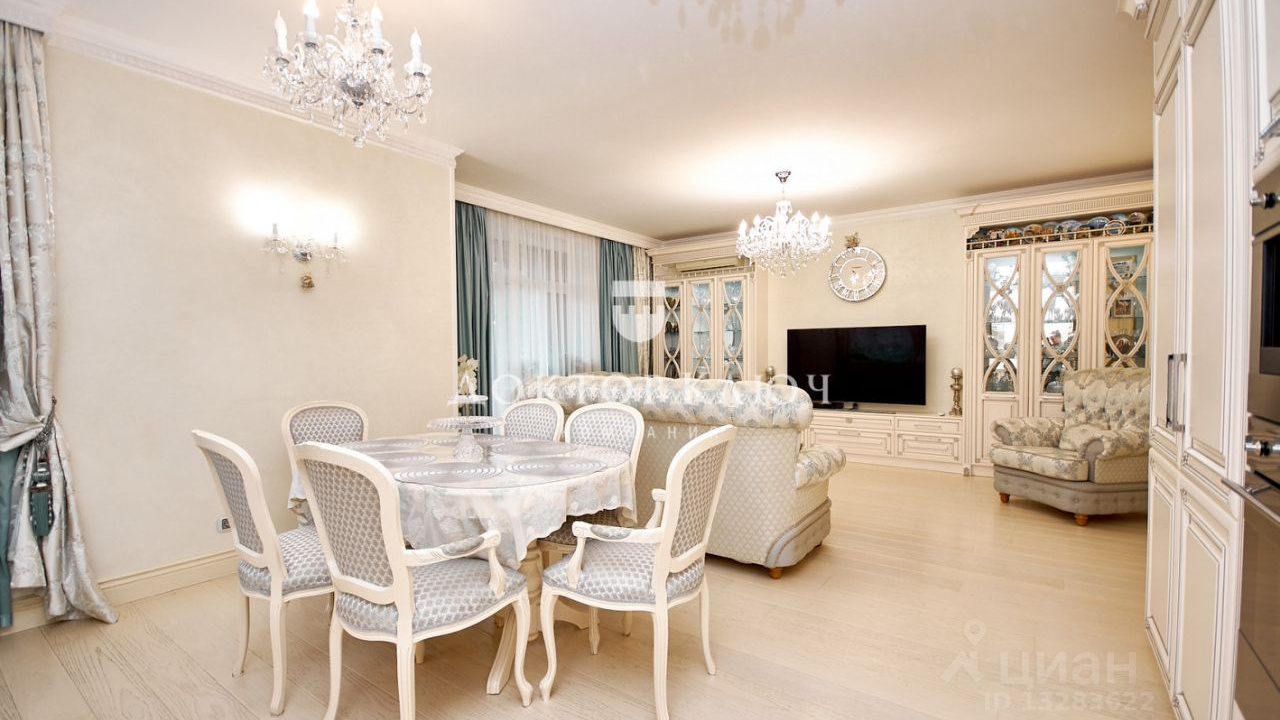«Ремонт по дизайн-проекту»: в Новосибирске за 45 миллионов продают огромную светлую квартиру — фото почти белых комнат