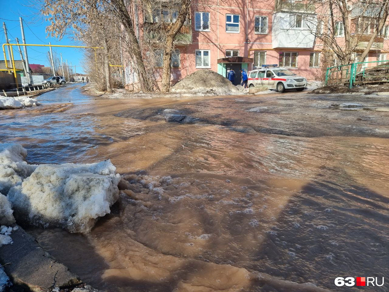 Затопление самара. Самара потоп. Грязная улица. Наводнение в Самаре 2023 год. Грязь на улице.