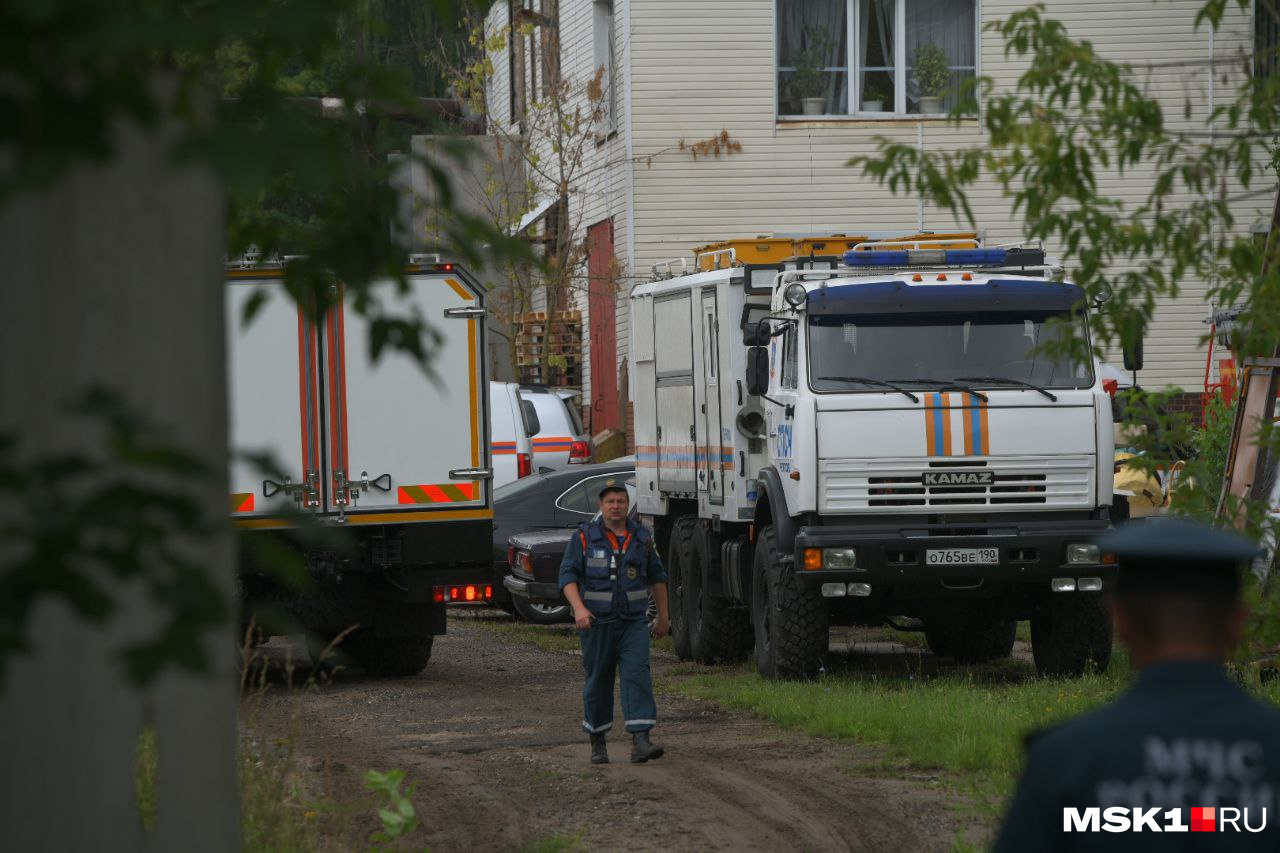 Взрыв на оптико-механическом заводе в Сергиевом Посаде на ЗОМЗ на проспекте  Красной Армии: взрывной гриб, выбило окна, информация о пострадавших, фото  и видео последствий - 9 августа 2023 - ФОНТАНКА.ру