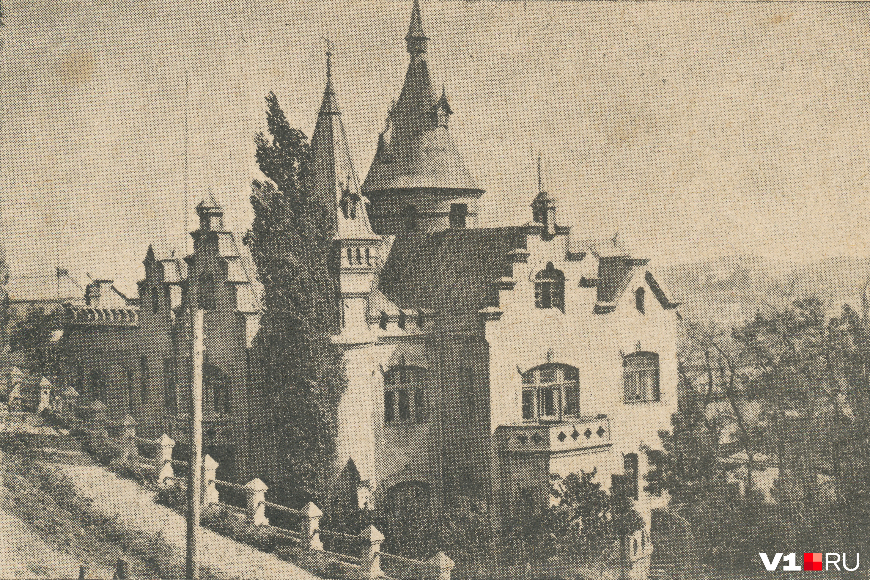 Замок Миллера на склоне поймы Царицы
