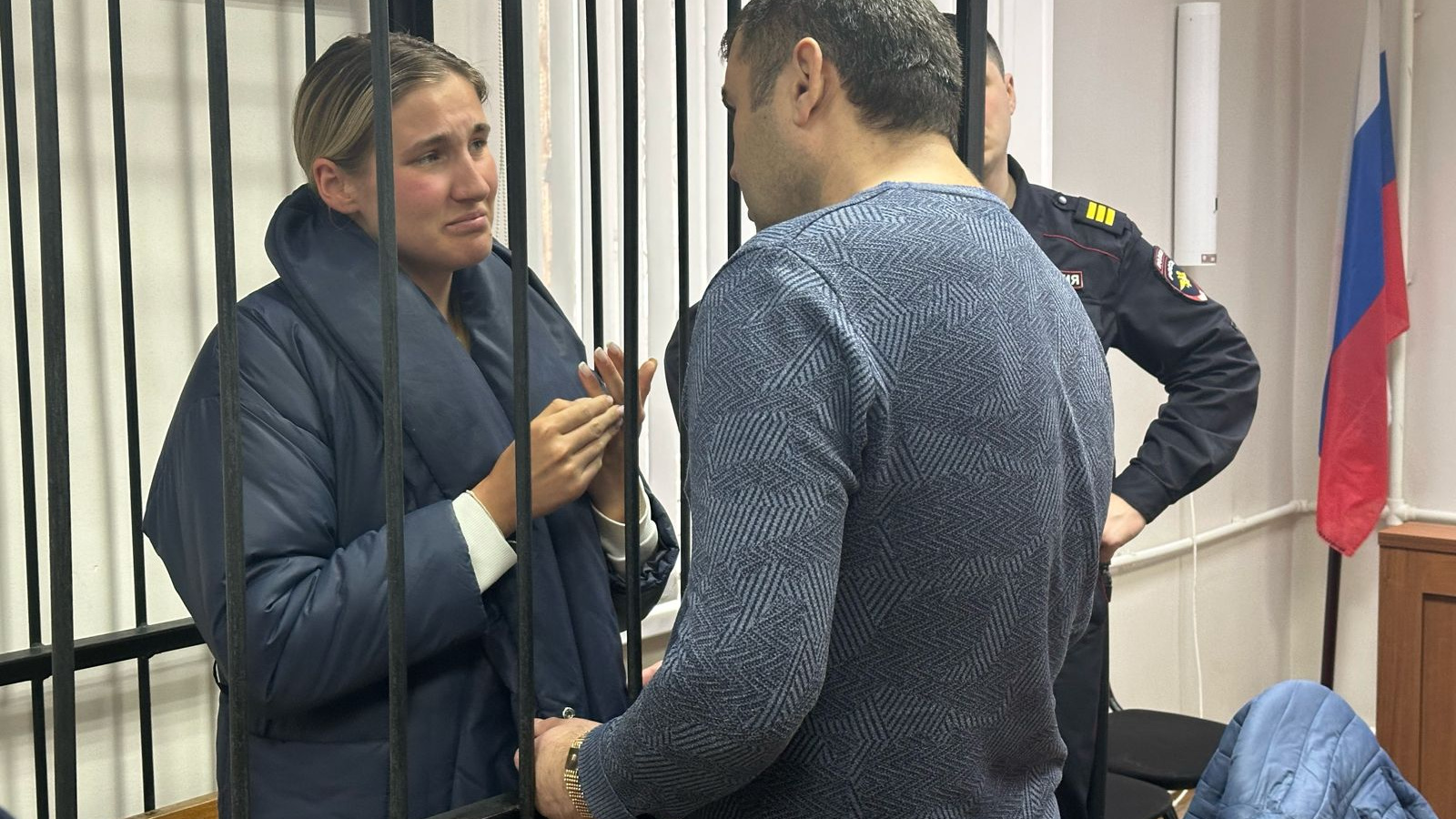 «Слезы наворачиваются». Задержанную в Москве блогершу, «пощекотавшую» Родину-мать, арестовали
