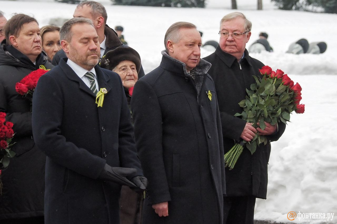 На Пискаревском мемориальном кладбище возлагают цветы к монументу  Мать-Родина | 27.01.2024 | Санкт-Петербург - БезФормата