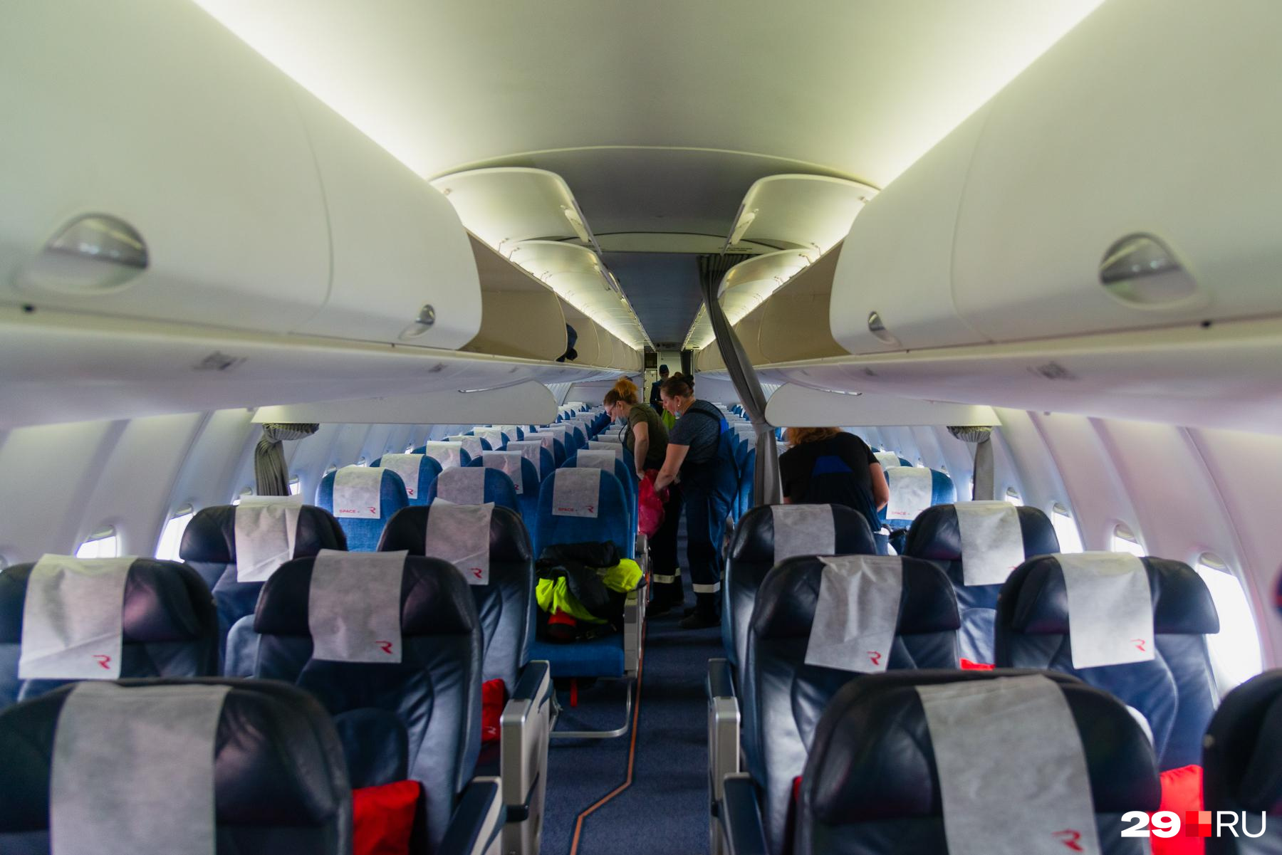 Пассажир рейса Чита — Питер пожаловалась на пьяных пассажиров в военной форме
