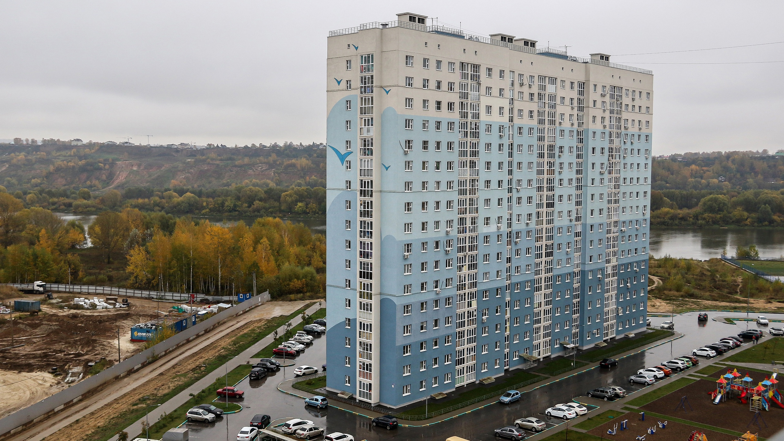 Мужчина разбился насмерть, выпав из окна многоэтажки в Нижнем Новгороде