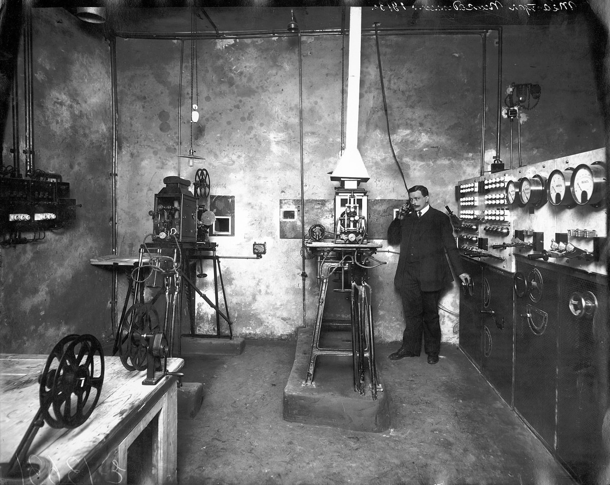 Операторская в кинотеатре «Пикадилли». 1913 год