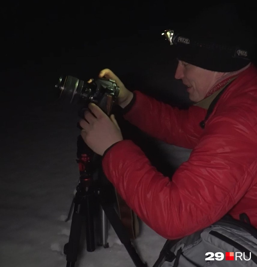 С собой на охоту Алексей берет профессиональный фотоаппарат и штатив С собой на охоту Алексей берет профессиональный фотоаппарат и штатив