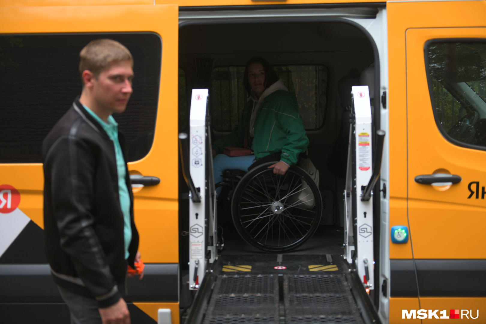 В одном видео показываем, как устроено инклюзивное такси «Яндекс Go» в ...