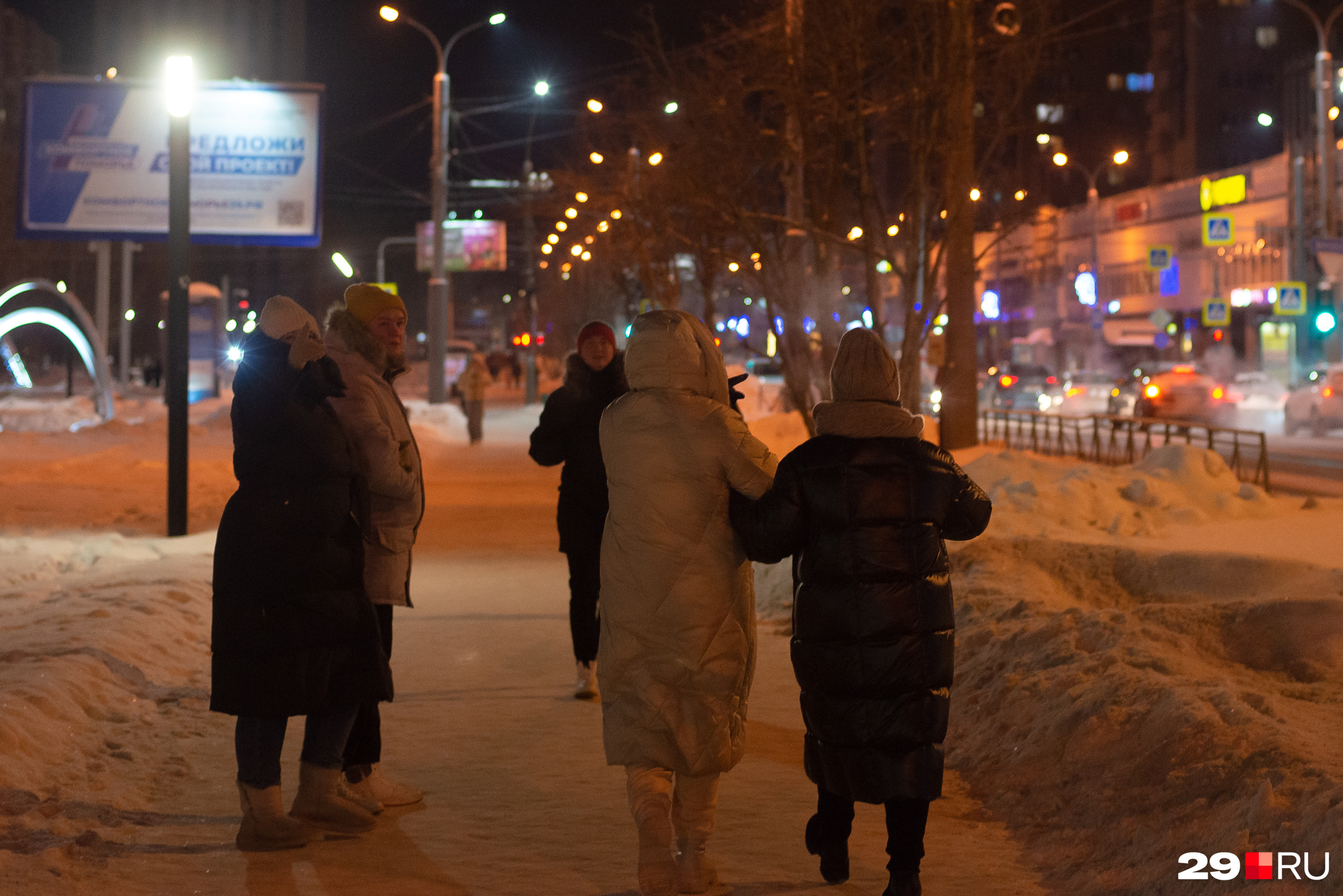 Архангельск встретил 2024-й! Показываем, как горожане гуляли в новогодюю  ночь | 01.01.2024 | Архангельск - БезФормата