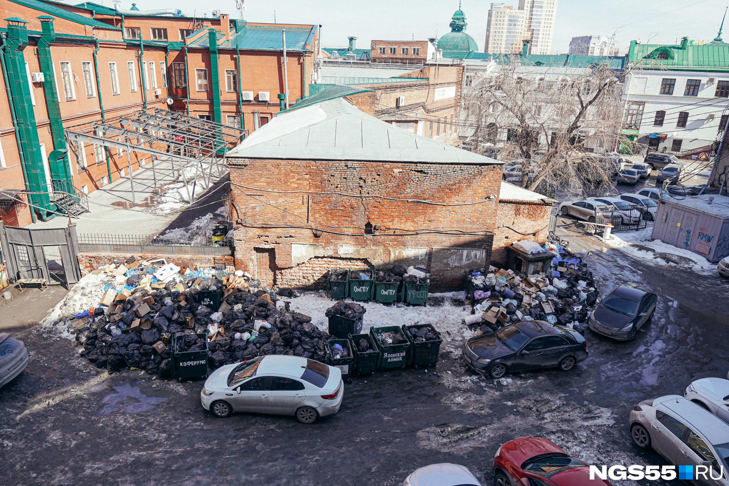Царь-помойка: фоторепортаж с огромной свалки, которая образовалась в самом центре Омска