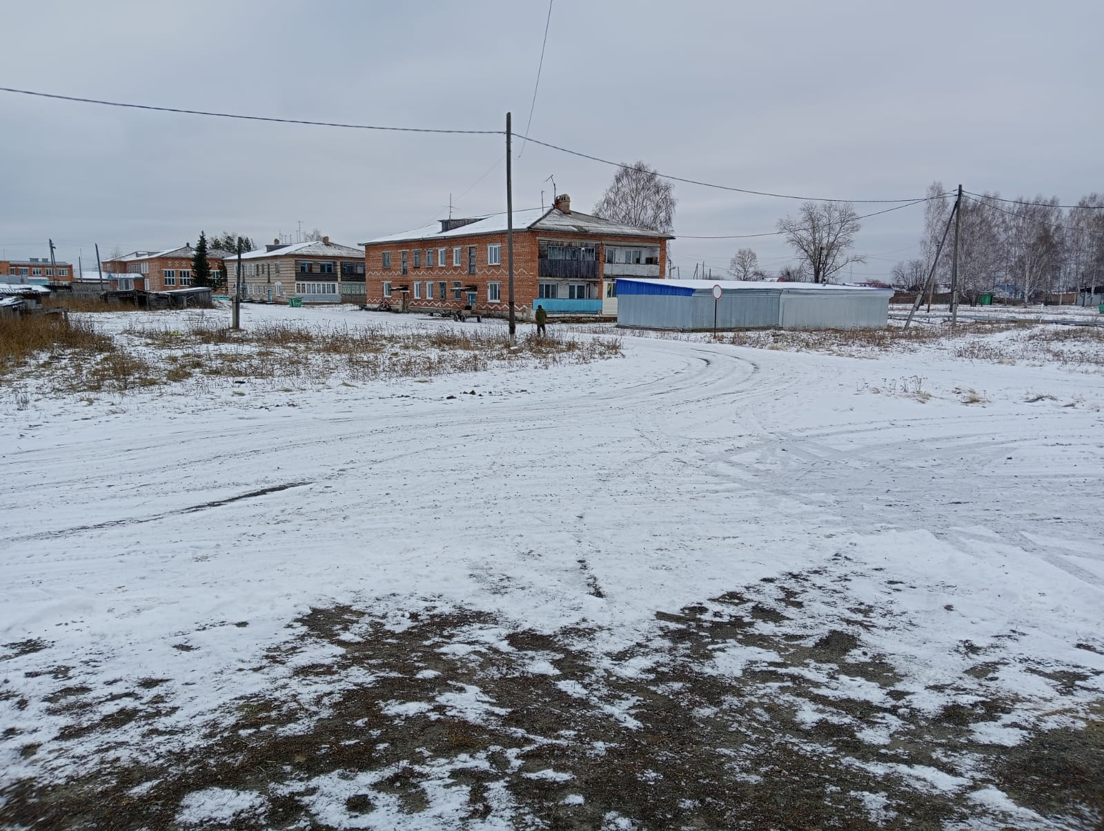 Снег в селе Иштан Томской области