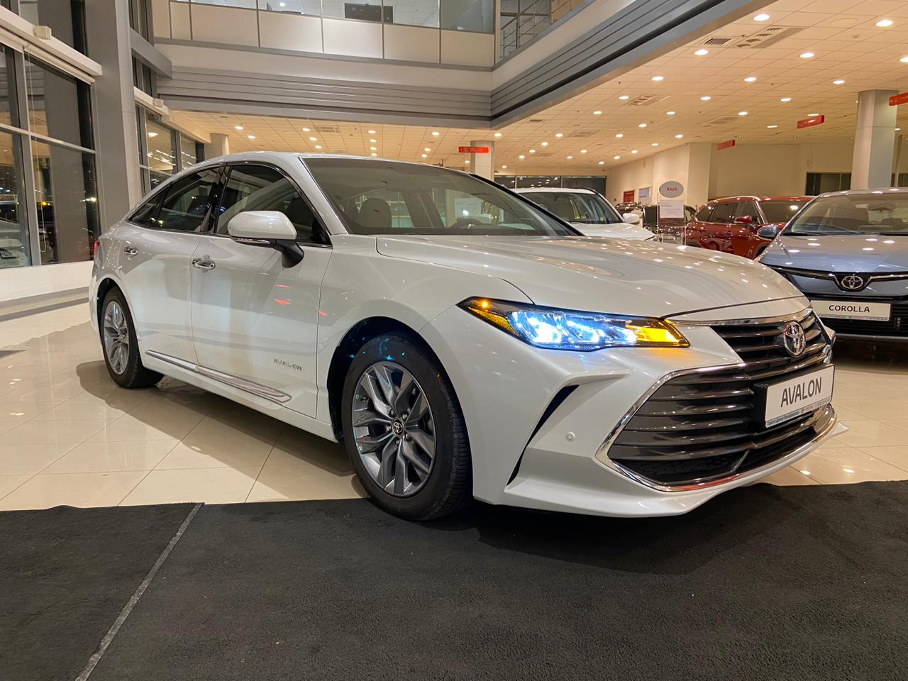 Toyota Avalon импортируется из КНР. Стоимость начинается от 3,6 миллиона рублей Toyota Avalon импортируется из КНР. Стоимость начинается от 3,6 миллиона рублей