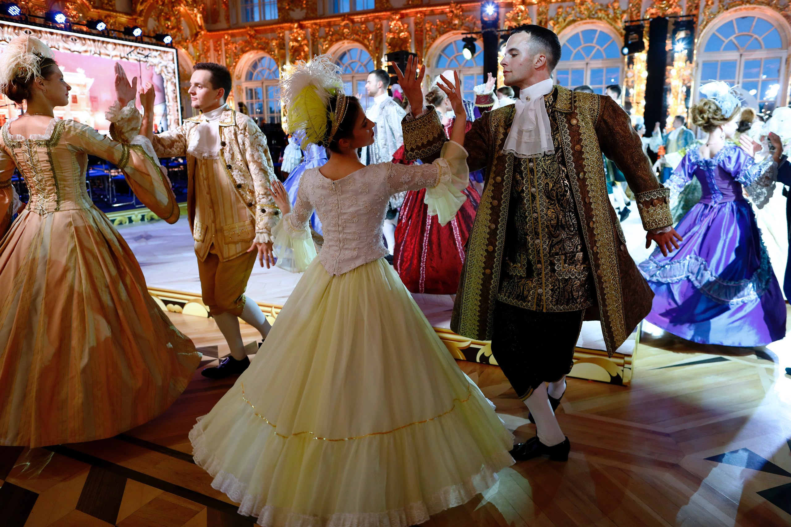 «Конгресс танцует». В Царском Селе отгремел Петровский бал с VIP-гостями из Германии