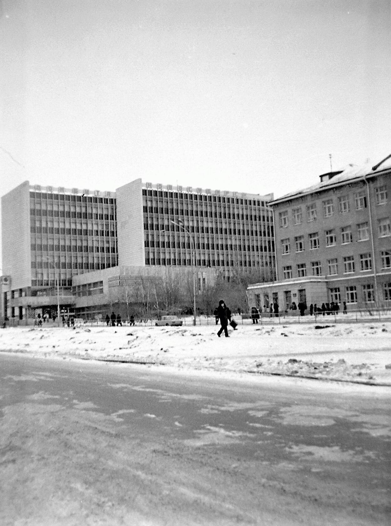 Здание «Дома Быта» в конце 1980-х Здание «Дома Быта» в конце 1980-х