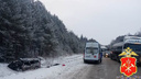 Снегопад уносит жизни: трехлетняя девочка и ее родители погибли в ДТП с грузовиком в Кузбассе