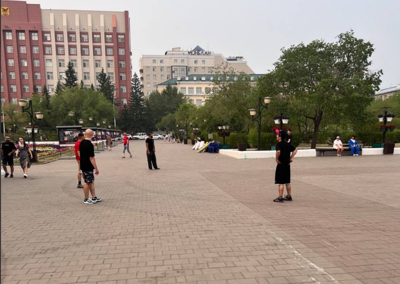 Читинцы пожаловались на волейболистов на площади Ленина