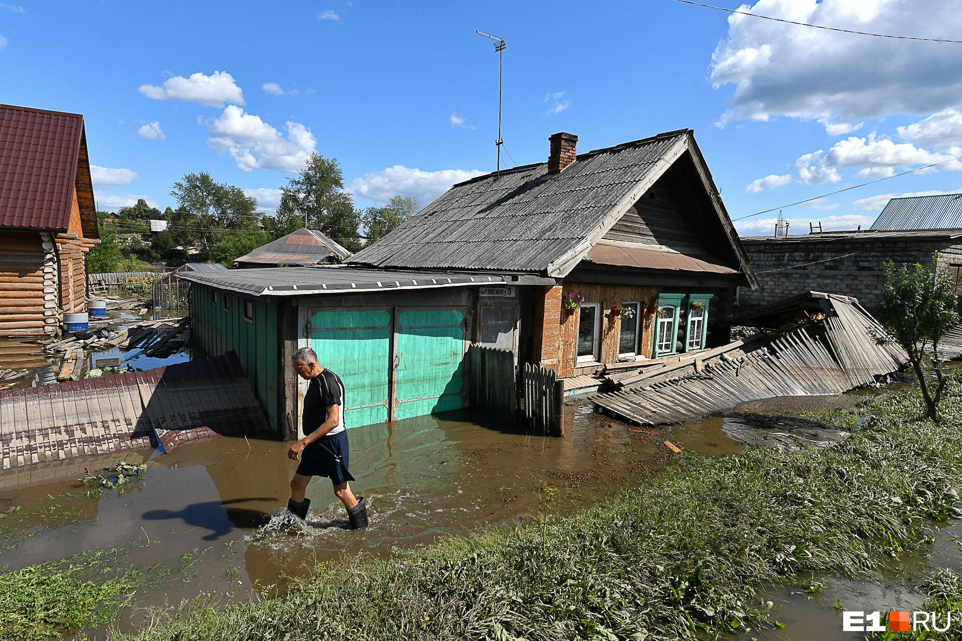 «Поднимите бытовую технику и ковры»: власти призвали жителей города в Кузбассе готовиться к затоплению домов