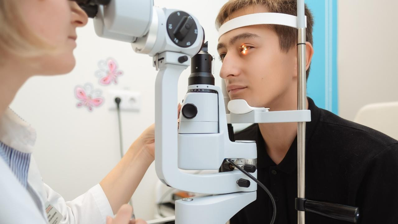 «Сложные случаи — наш профиль»: лазерную коррекцию зрения экспертного уровня проводят в клинике «Мединвест»