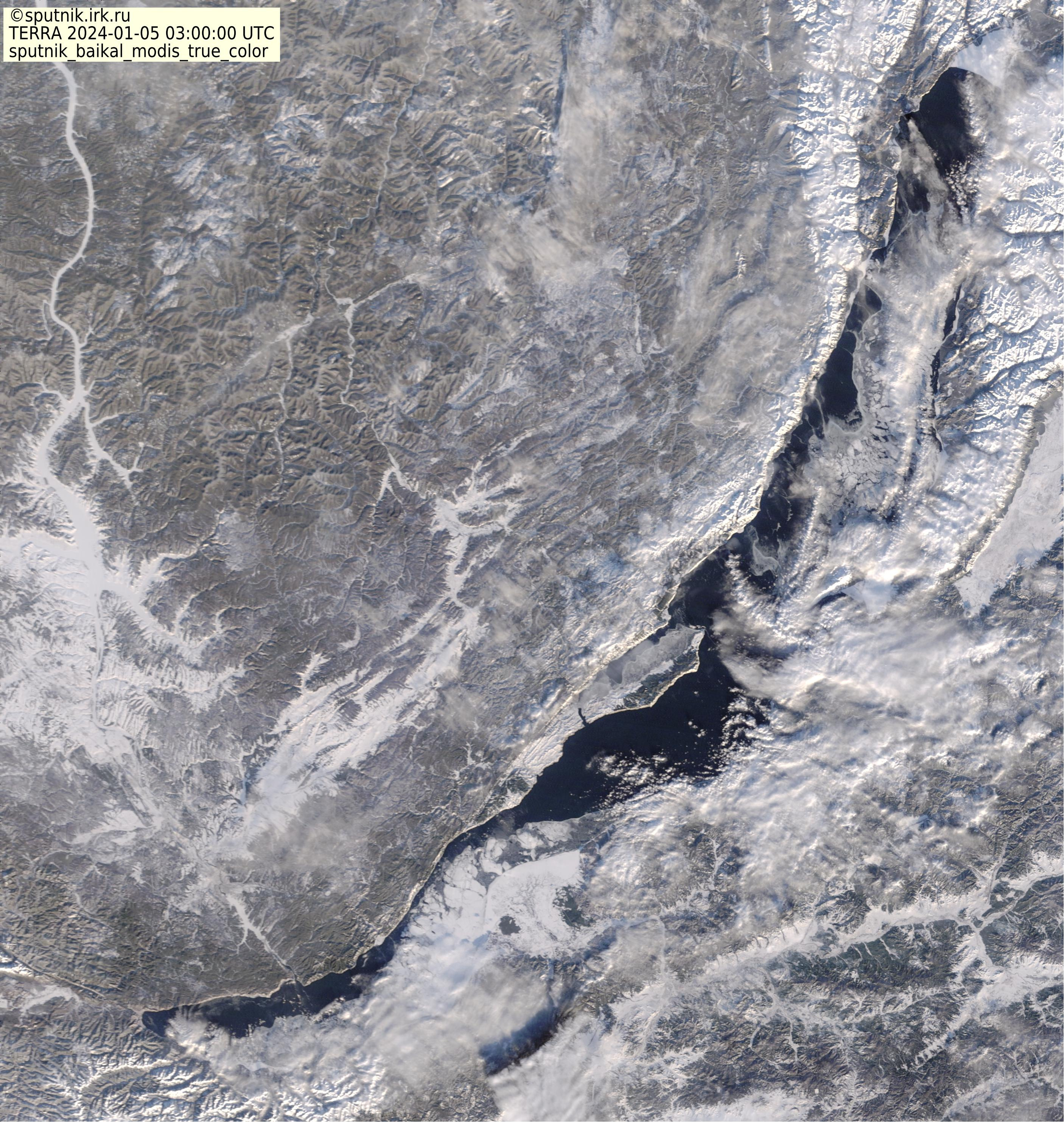 Лед в районе Хужира в этом году установился на 4–6 дней позже обычного. На снимке за 5 января видно, что покров еще совсем тонкий