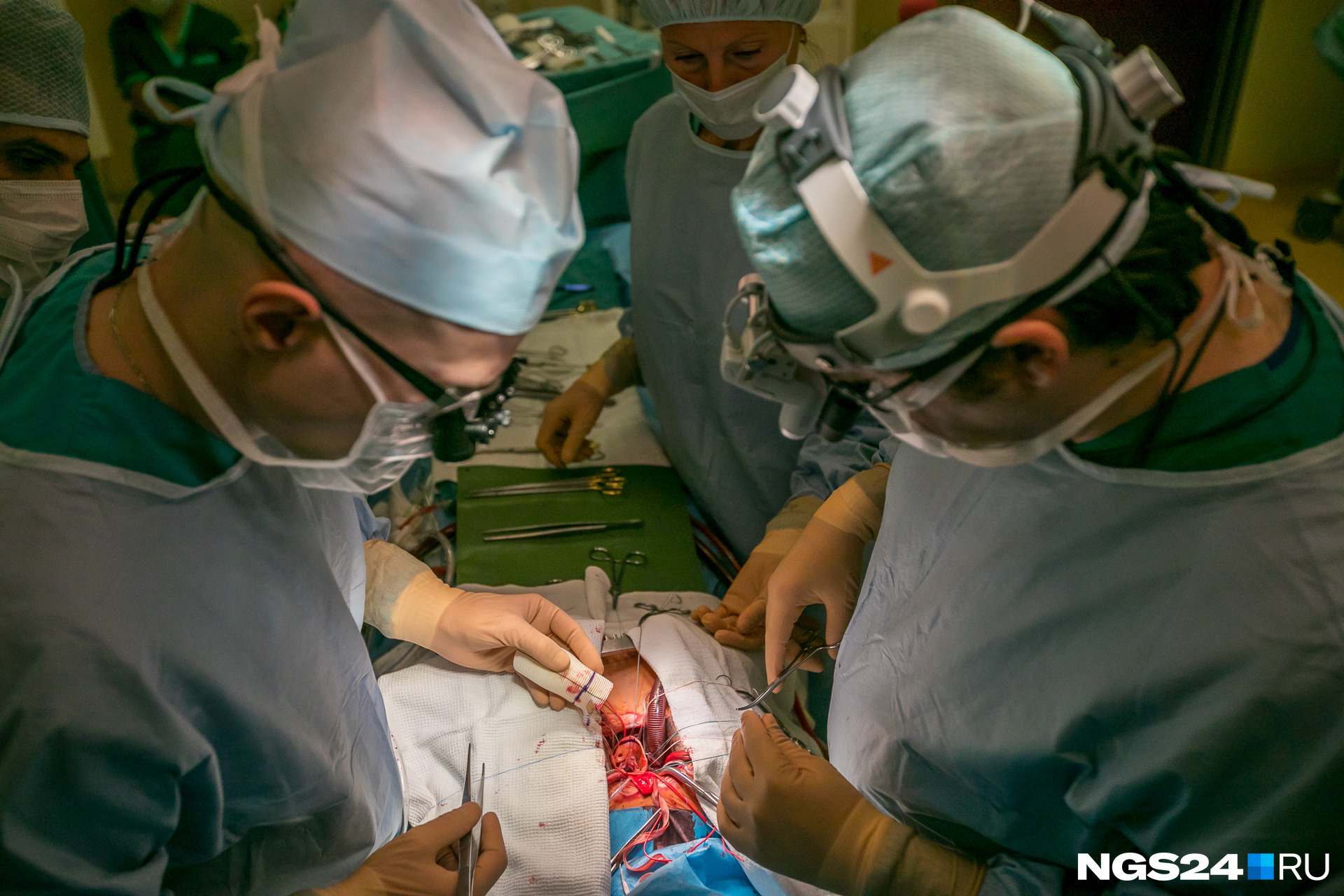 Хирург больницы № 7 оставил иглу в животе красноярки во время операции