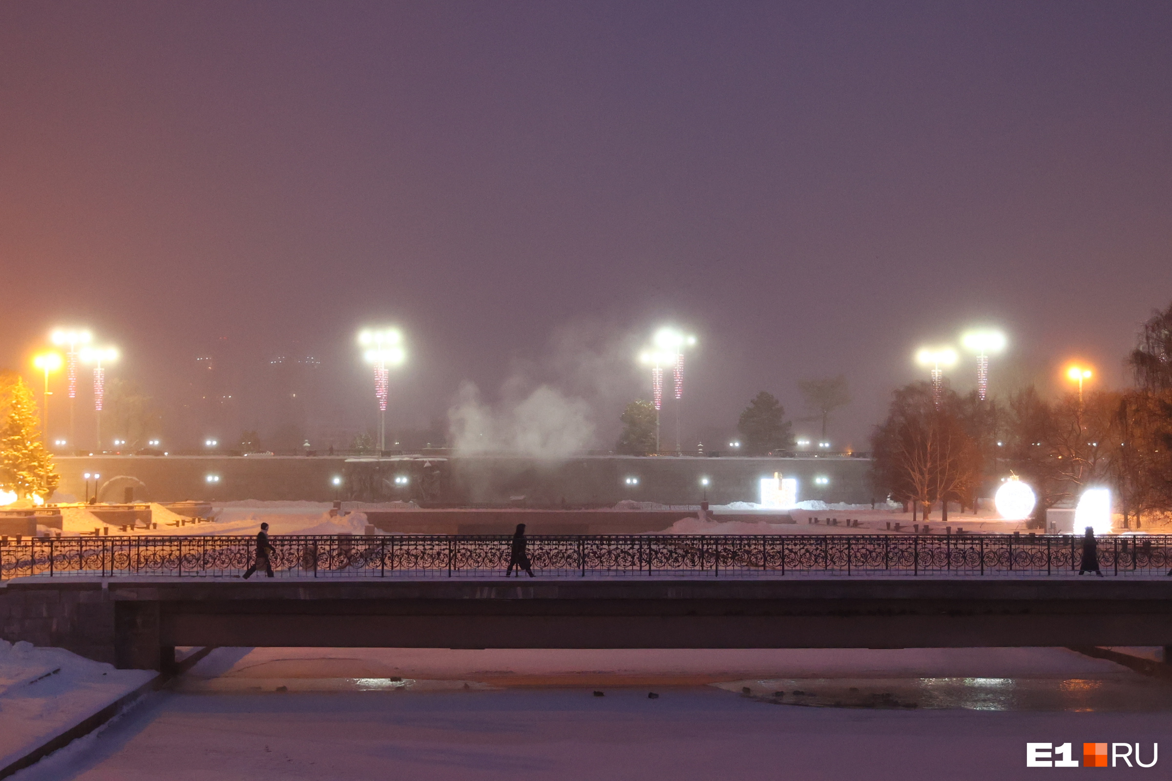 Из Екатеринбурга исчезли люди: фоторепортаж с улиц города в трескучий мороз