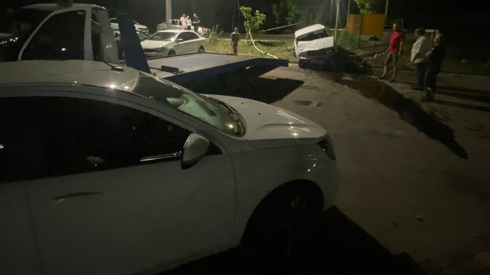 Полицейские рассказали детали аварии в воронежском ЖК, где «семерка» влетела в припаркованную «Ладу»