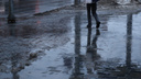 Лужи превращаются в лед: показываем, как Новосибирск пережил февральский дождь