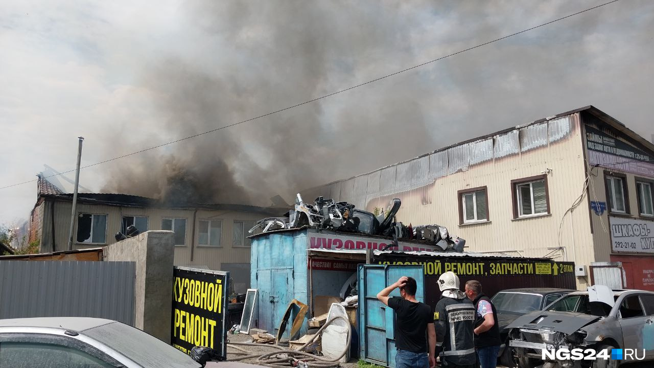 В здании был кузовной ремонт, автосервис и разборка автомобилей В здании был кузовной ремонт, автосервис и разборка автомобилей