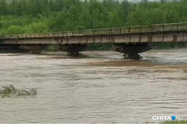 Мост в посёлке Забайкалья, подмытый паводком в 2022 году, ждёт ремонта