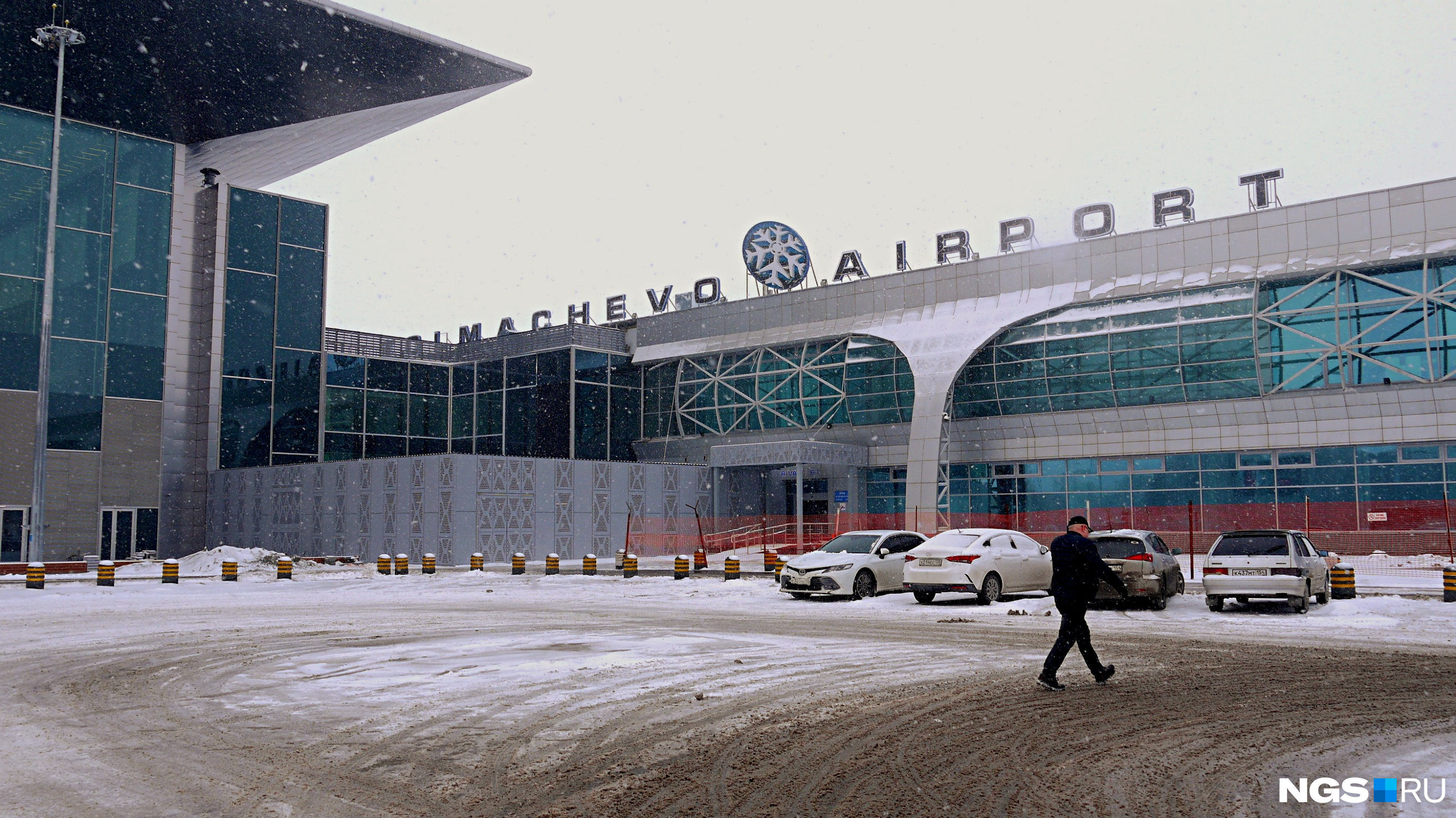 Аэропорт Толмачево Новосибирск. Новосибирский аэропорт Толмачево реконструкция. Новый терминал Толмачево Новосибирск. Аэропорт Толмачево Новосибирск внутри. Есть ли в новосибирске аэропорт