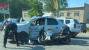 «Лежит с разбитой головой»: в Брагине столкнулись машина такси и мотоциклист