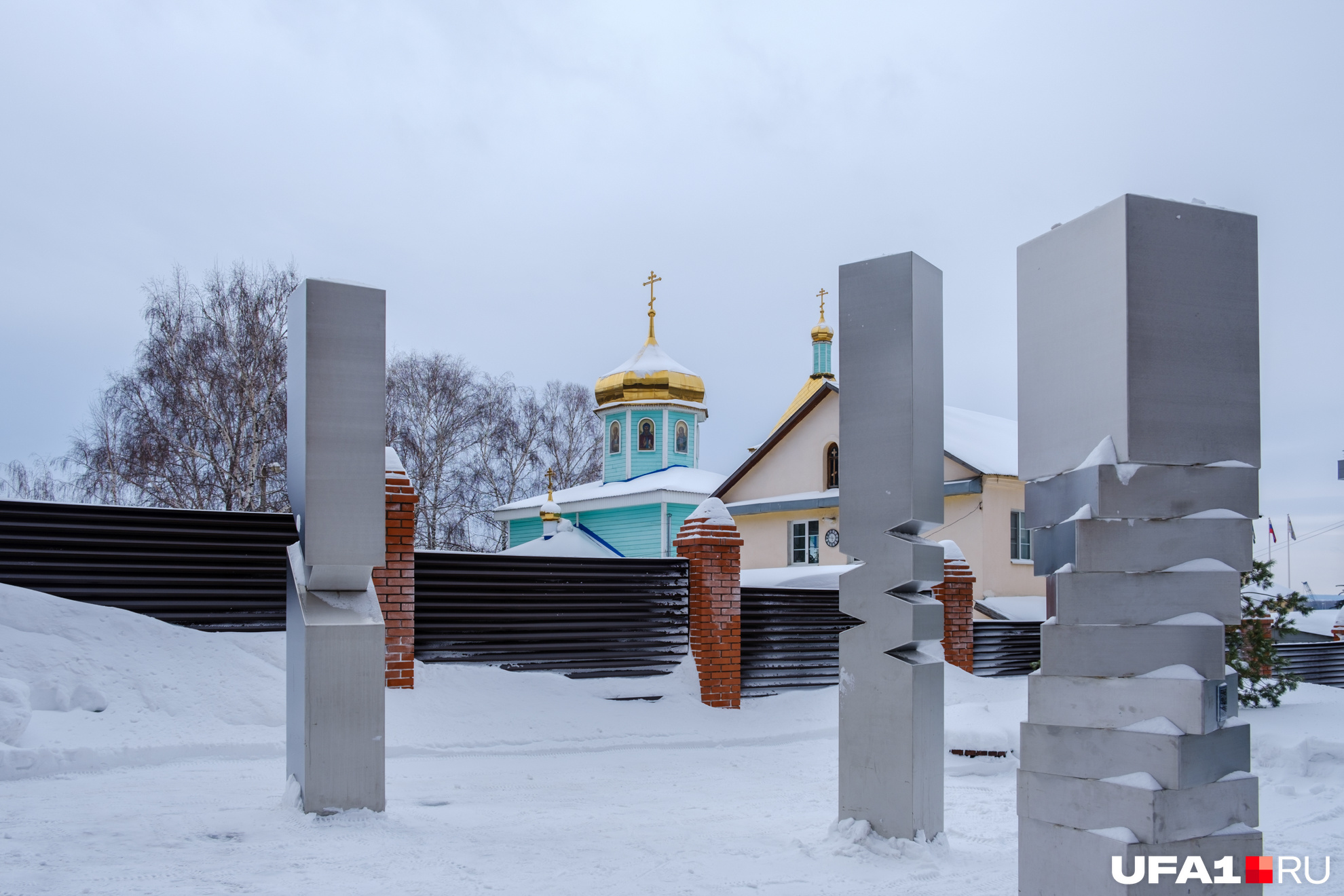 Внутренний двор отгородили от храма божьего