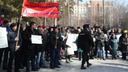 Новосибирцы с плакатами вышли в сквер у метро «Заельцовская» — что они требуют