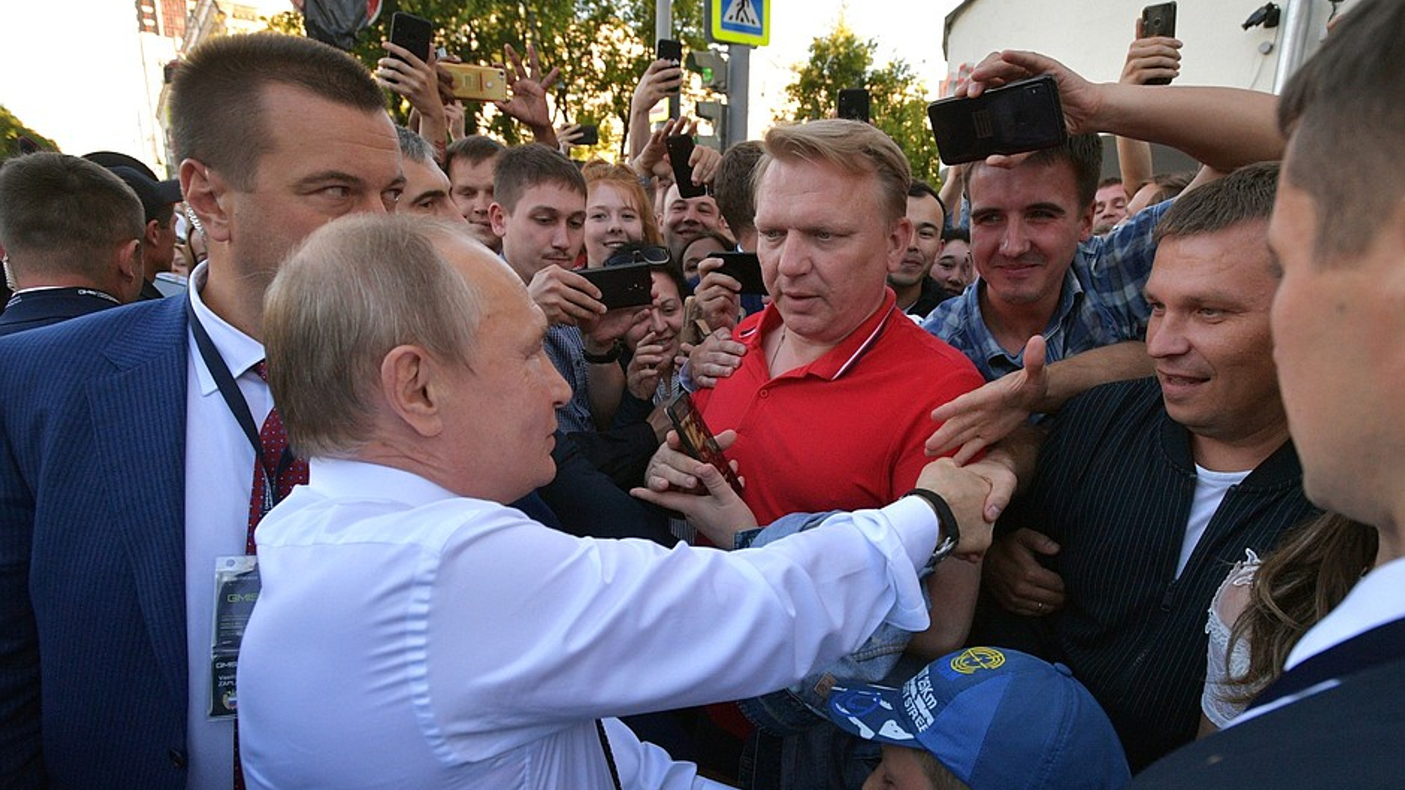 На Урале ждут Владимира Путина. Когда екатеринбуржцы встречали президента вживую?
