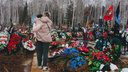 «Жив или нет — проверяли по зарплате»: репортаж с аллеи ZOV на кладбище в Челябинске
