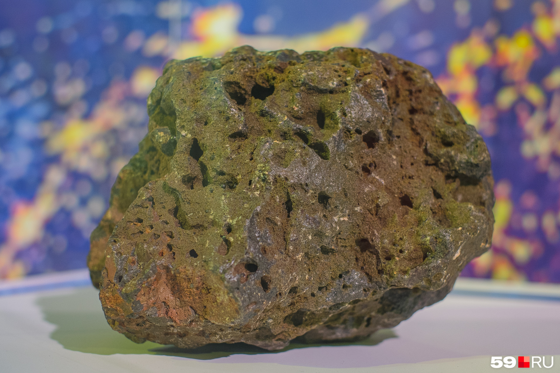 И действительно, самый что ни на есть челябинский метеорит собственной персоной. Привет из космоса